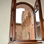 Di Castel Pietraio Apartment *